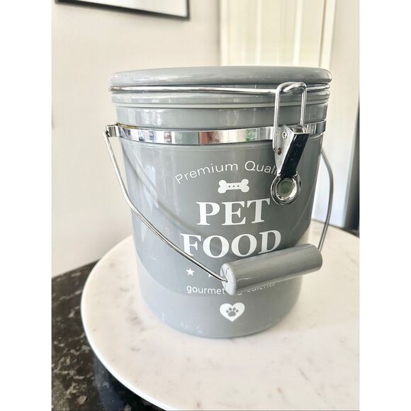 Gray dog food storage bucket with handle - Picture 1 of 3